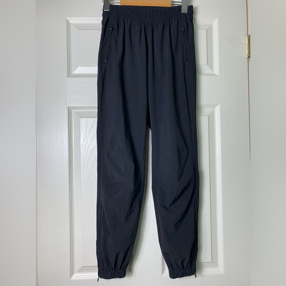 TNA | Lightweight Trackpants Zipper Pockets & Ankle Smocked Waist - XXS - Picture 2 of 8